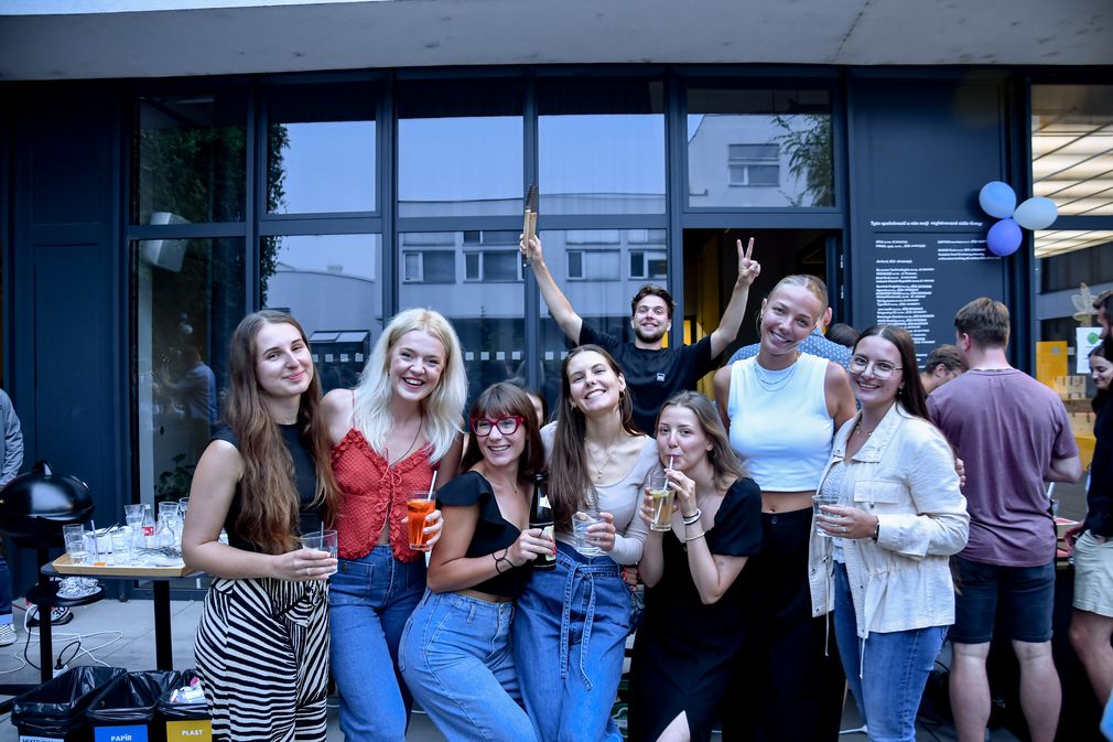 Tým Impact Hub Brno na členské grilovačce