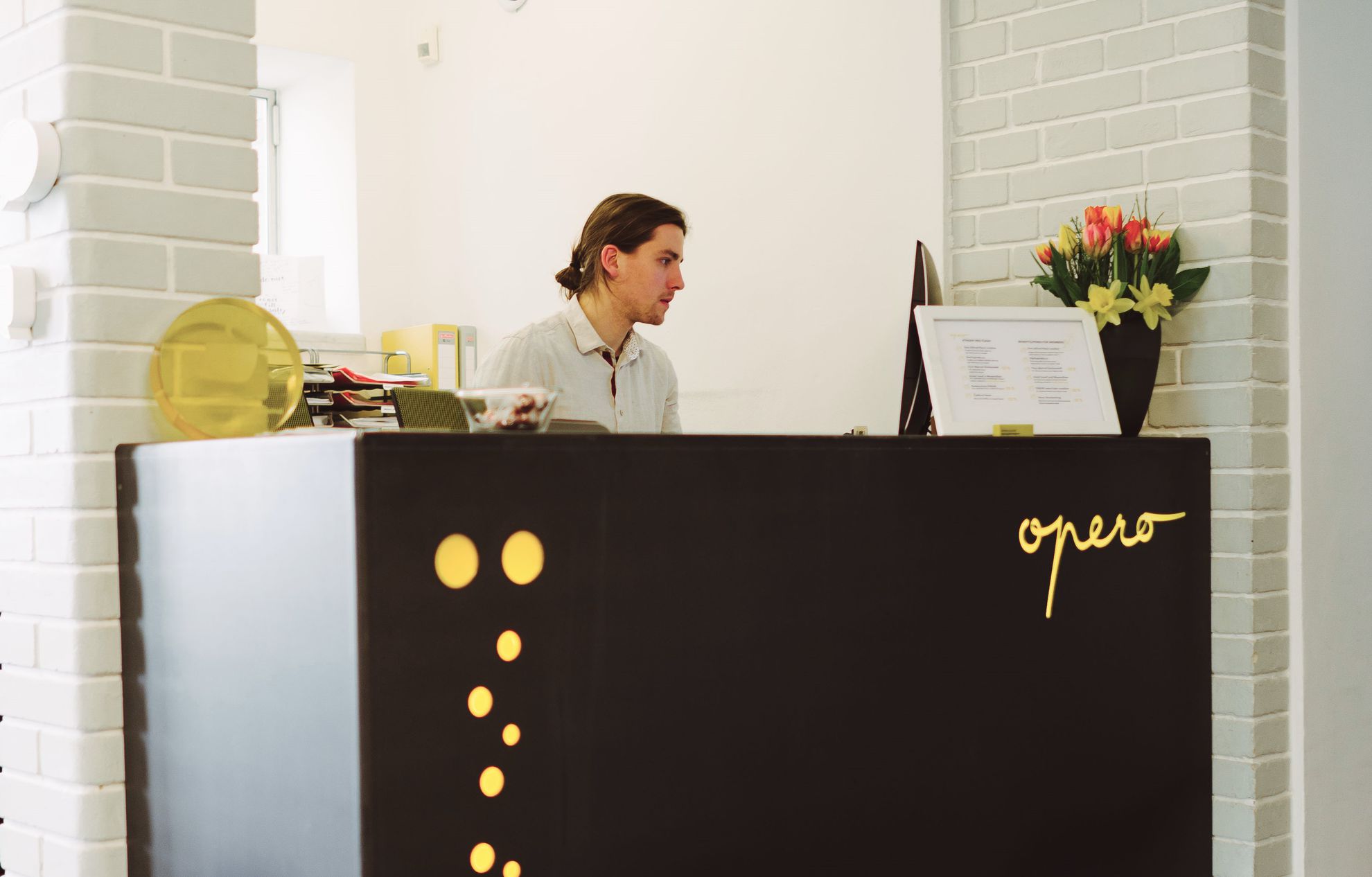 Front office assistant – Práce v Opero | Cocuma