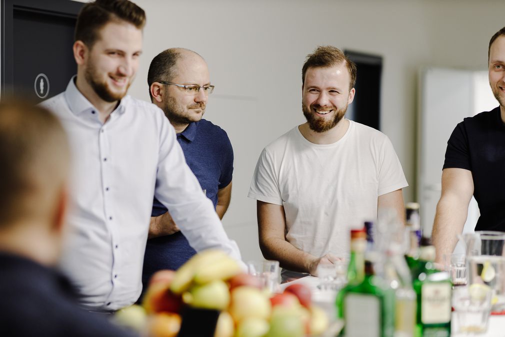 Zazvoň na zvoneček a vždycky někdo přijde na kafe, abys ho nepil sám